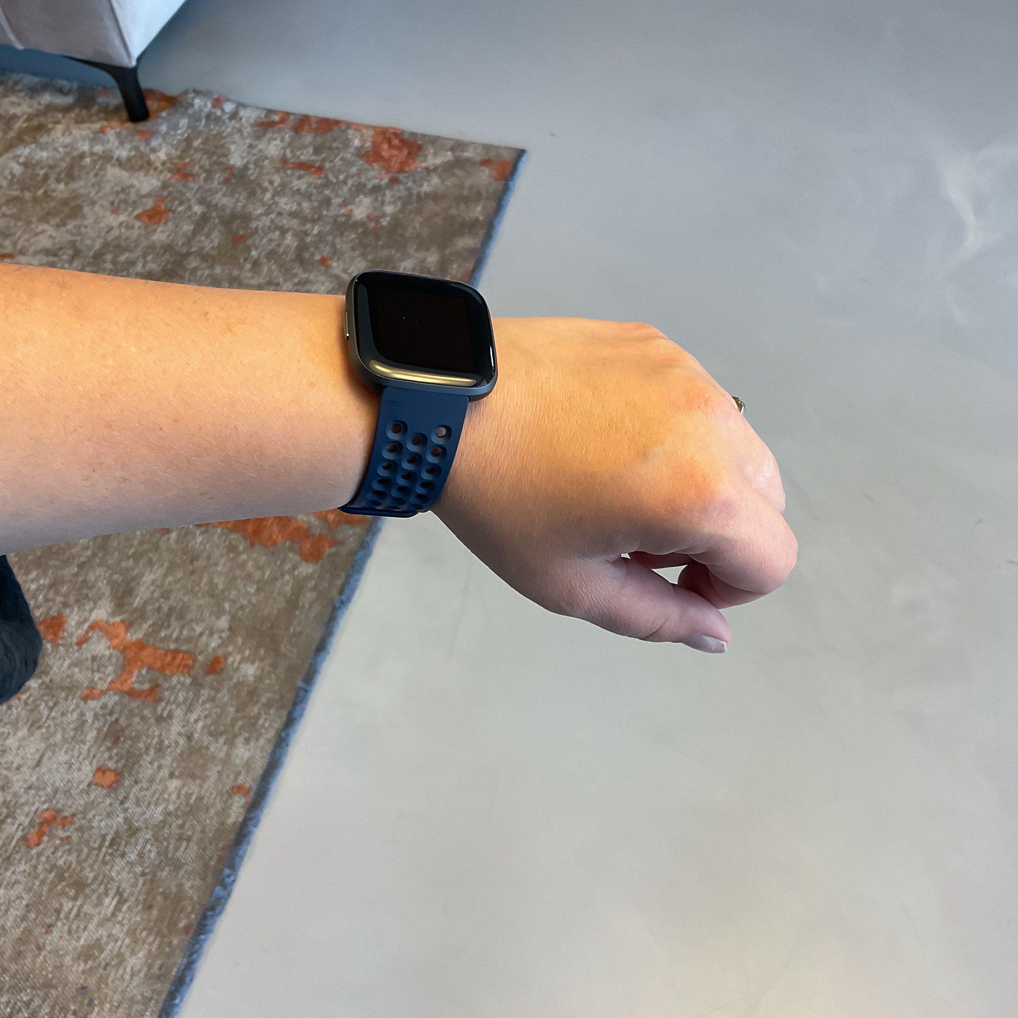 Fitbit Versa sport point szalag - sötétkék