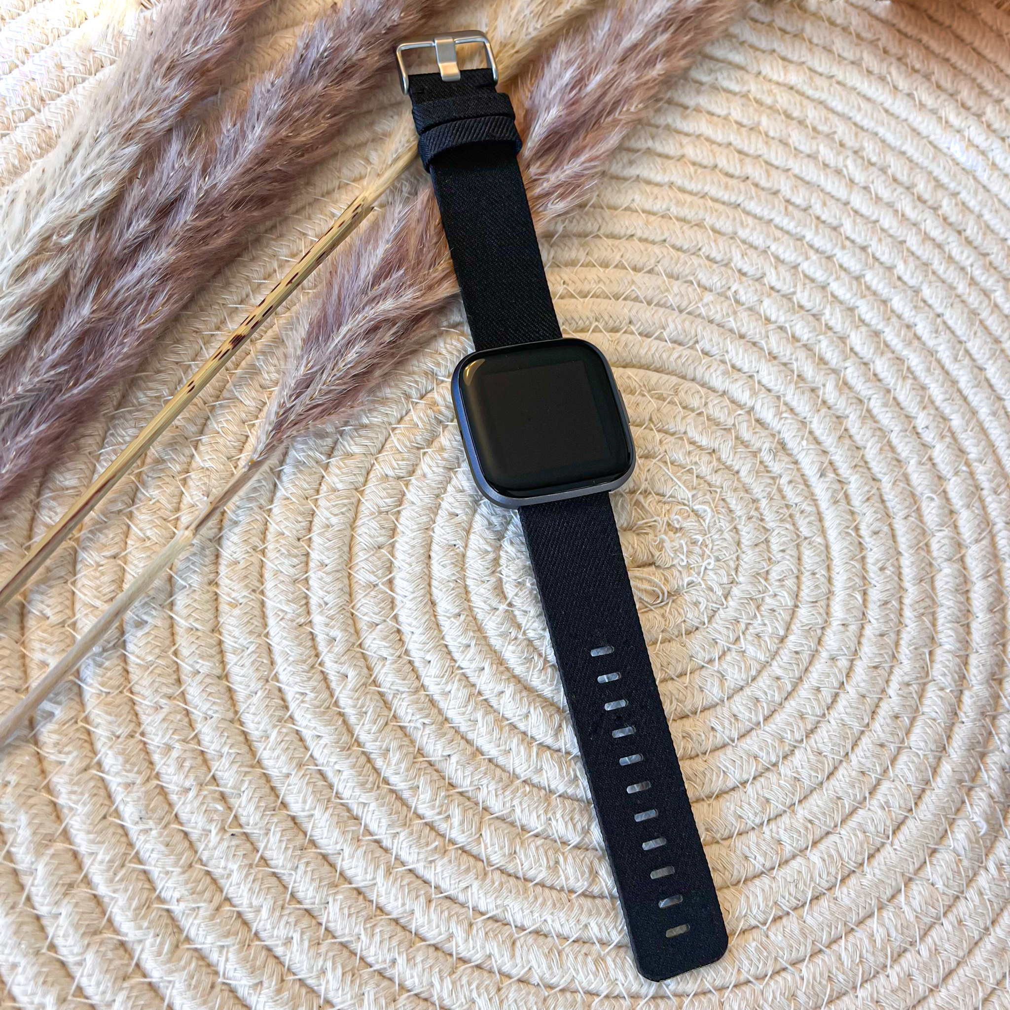 Fitbit Versa Nejlon csatos szalag - fekete
